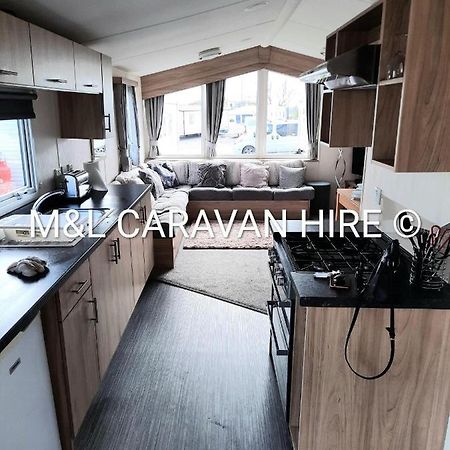 Blue Dolphin Holiday Park Gristhorpe 外观 照片