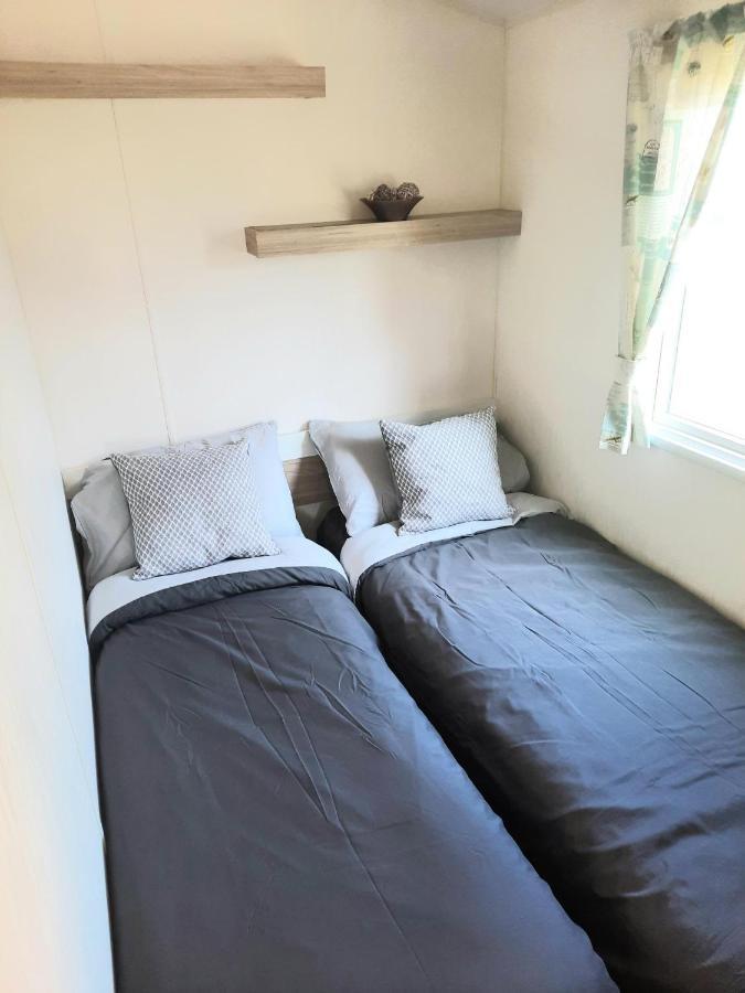 Blue Dolphin Holiday Park Gristhorpe 外观 照片