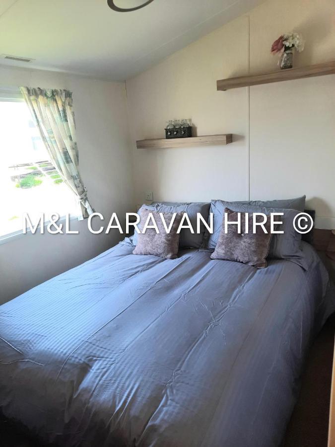 Blue Dolphin Holiday Park Gristhorpe 外观 照片