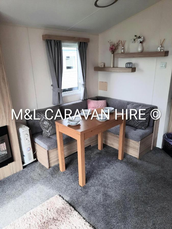 Blue Dolphin Holiday Park Gristhorpe 外观 照片