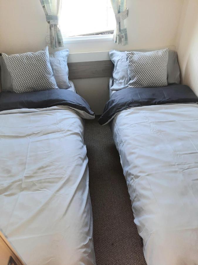 Blue Dolphin Holiday Park Gristhorpe 外观 照片