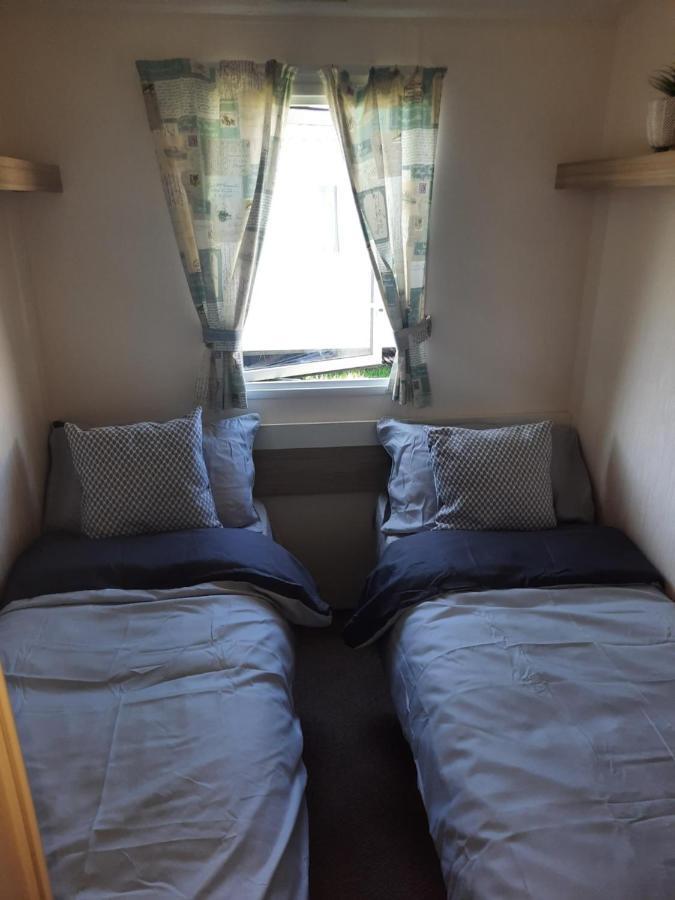 Blue Dolphin Holiday Park Gristhorpe 外观 照片