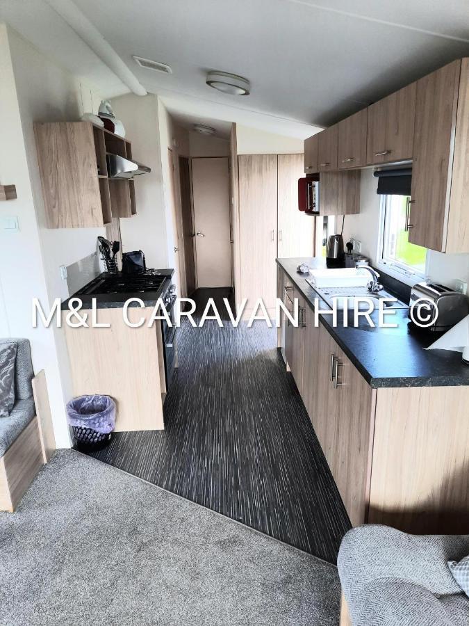 Blue Dolphin Holiday Park Gristhorpe 外观 照片