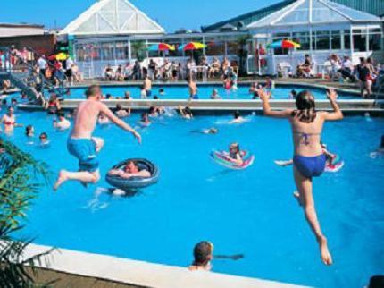 Blue Dolphin Holiday Park Gristhorpe 外观 照片